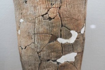 Vessel fragments are assembled into a whole piece