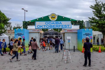 Thirsty visitors pouring into Odaiba Oktoberfest 2013