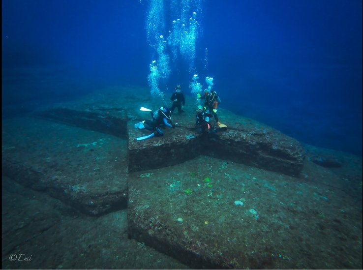 This rock is called a giant turtle monument, a sharp carved rock looking like a turtle seen from above.