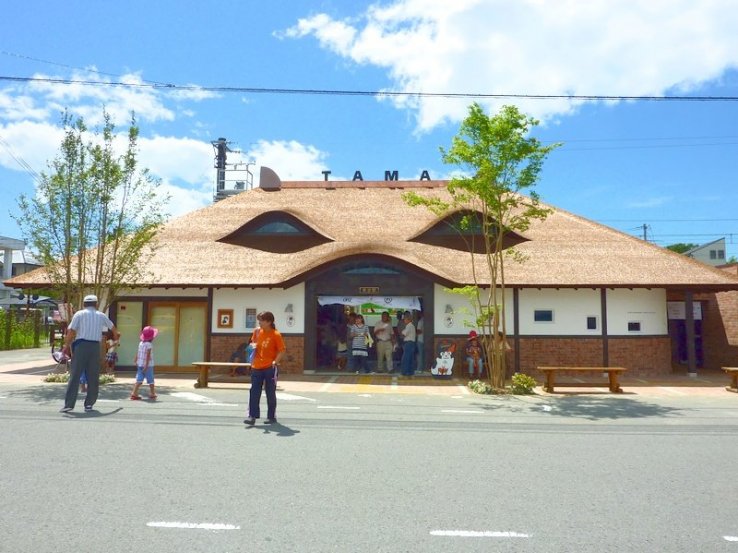 The Kishi Station building resembles a cat's face