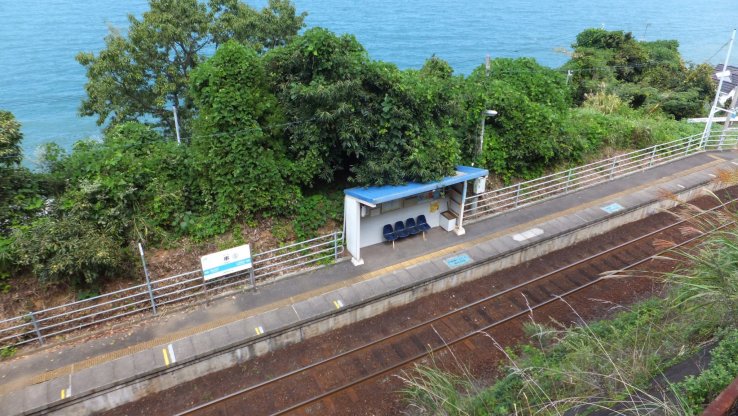 Kushi Station is located right by the coast, offering some stunning views