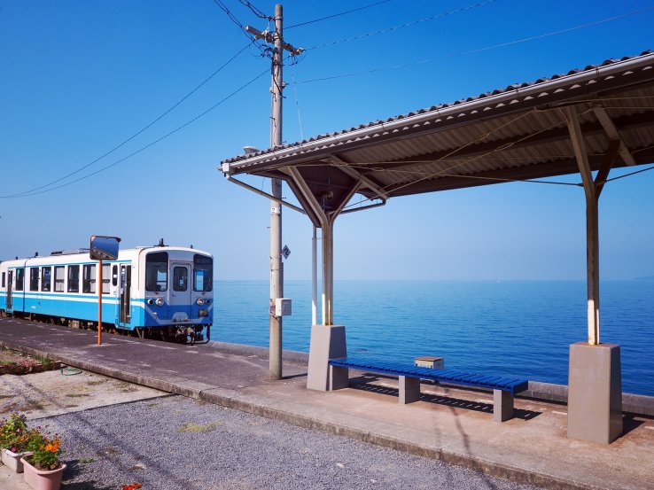 Shimonada Station has featured in various travel publications because of its beauty
