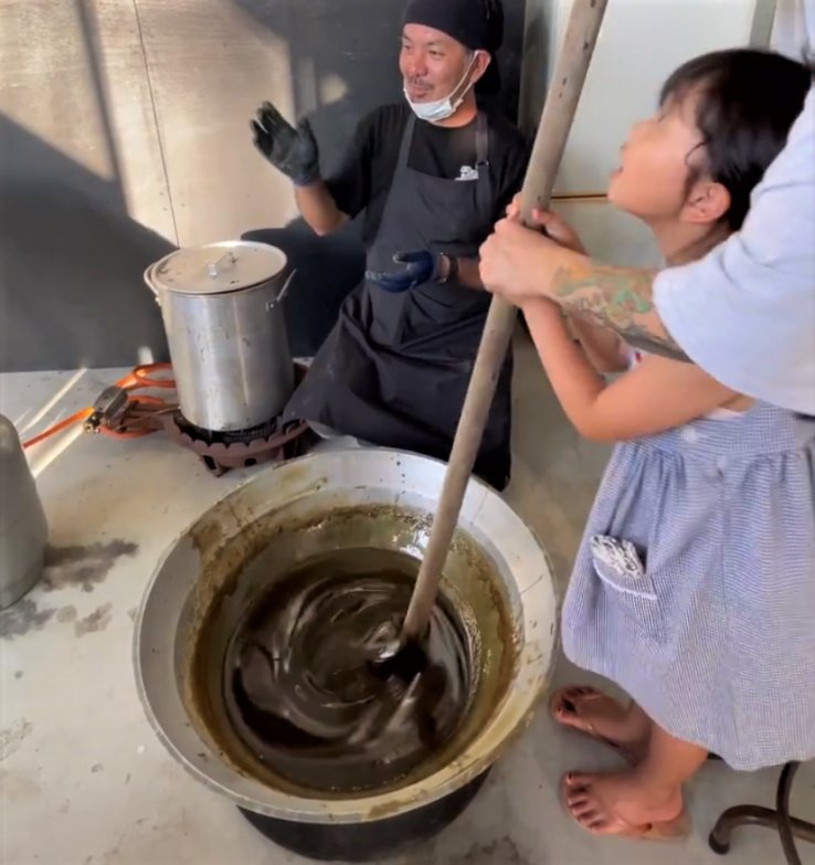 The rich minerals in the Okinawa soil makes for a multi-layered taste in the black sugar, sweet and a touch of salt