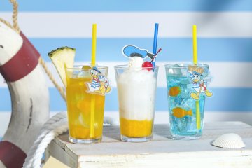 Juices, sodas, smoothies, tea, and coffee are all available on the menu