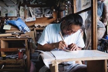 An Ainu craftsman at Nibutani