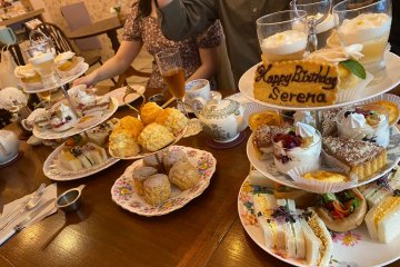 Tiny Toria Brings the Tea