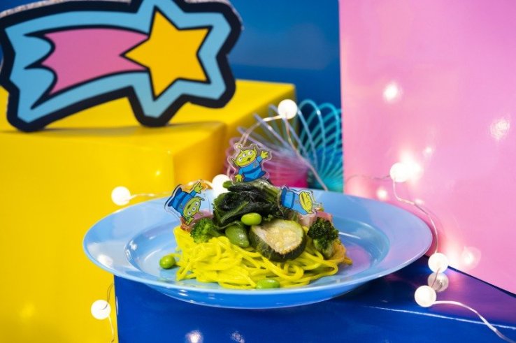 The green pasta features spinach, edamame, broccoli, and snap peas