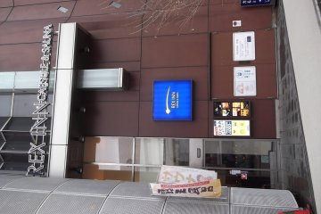 The entrance to the hotel