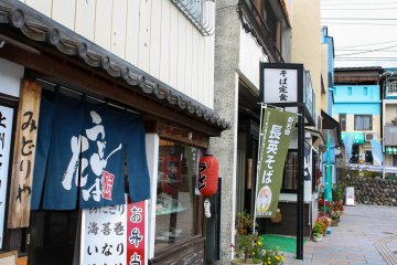 주변의 많은 식당
