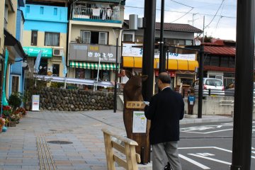 사와타리 온센 행 버스 정류장