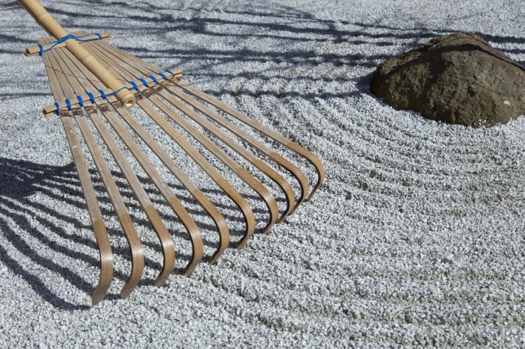 Imitate the movement and sound of the ocean with karesansui