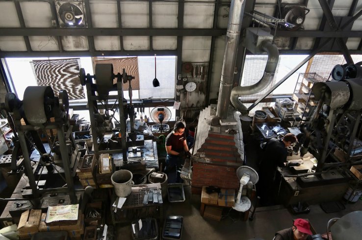Watch knife manufacturing in real time