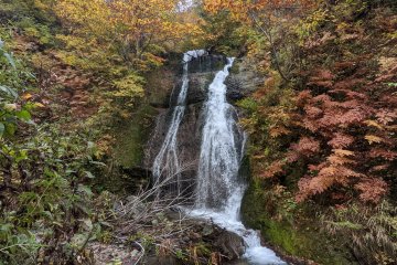 Ubutaki, Grandmother Fall, just behind Shiraito