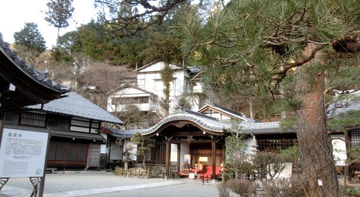 Onsen Temple was built in 1671