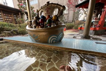 Foot spa at at the Sarubobo Seven Lucky Gods Shrine