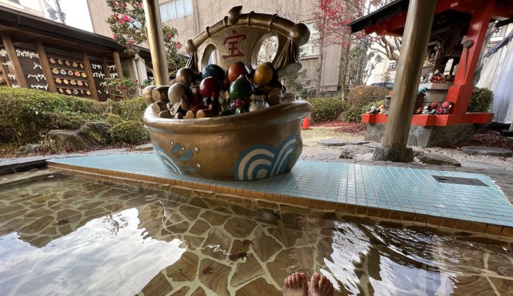 Foot spa at at the Sarubobo Seven Lucky Gods Shrine