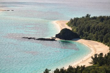Furuzamami Beach
