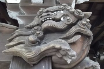 And some dragons are even wrapped around the columns