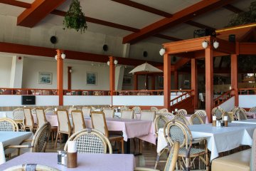 Have a bite at the European style dining hall