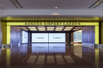 Airport connection lobby