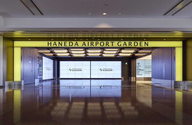 Airport connection lobby