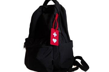 Made of easily removable and unbreakable rubber