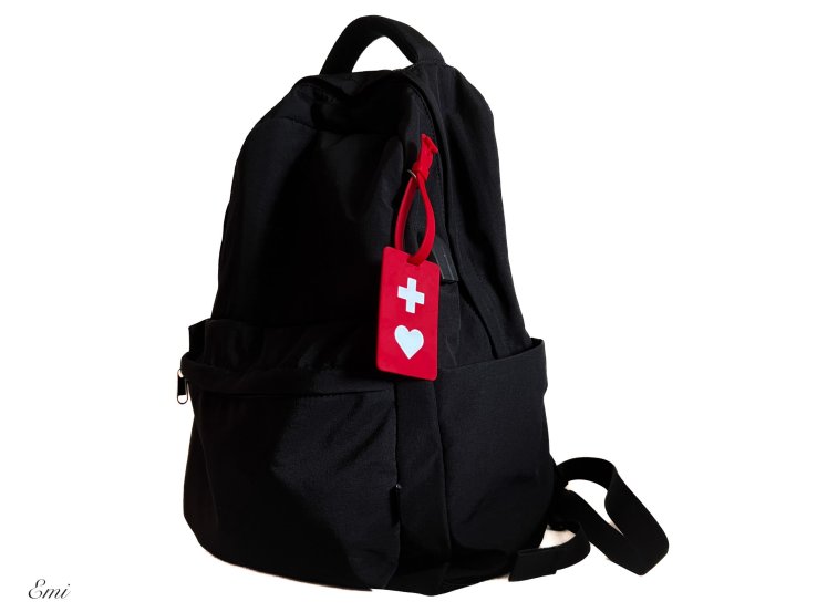 Made of easily removable and unbreakable rubber