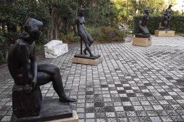<p>The garden at the Museum of Contemporary Sculpture in Meguro</p>