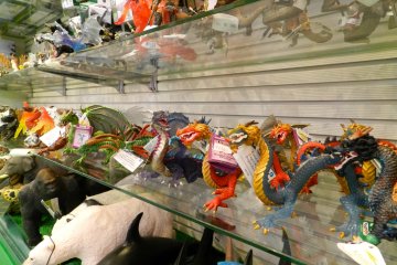 <p>Dragons and zoo animals live happily together.</p>