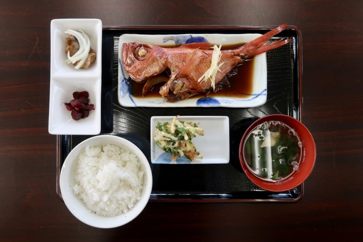 Boiled fish with soy sauce set