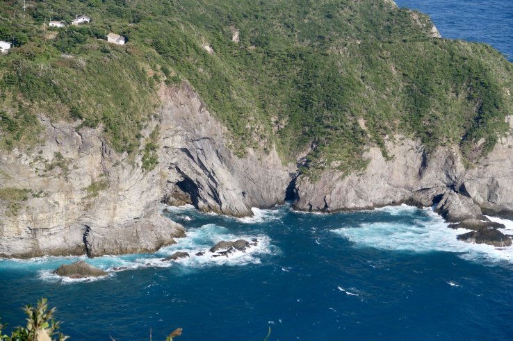 Close-up of Kozushima’s coastline