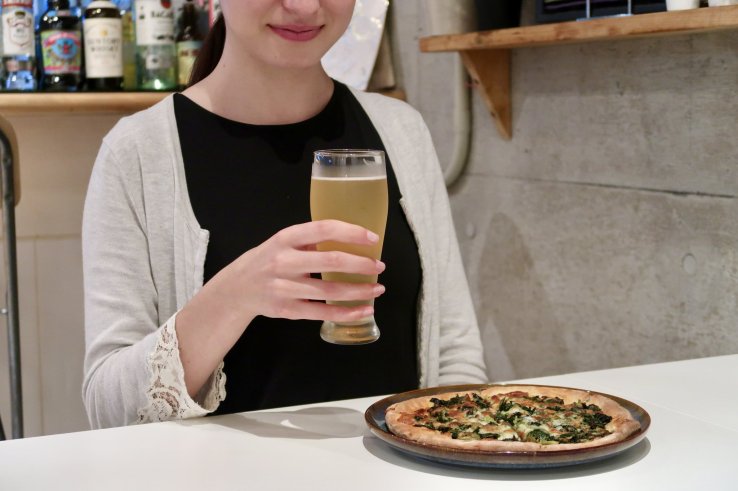 Hyuga Brewery’s “Angie” beer and ashitaba pizza