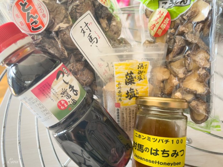 Sightseeing information center, Fureai-dokoro-Tsushima has a souvenir shop in the same facility. The honey was sold there for 2,500 yen.