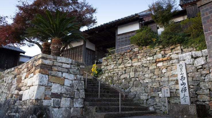 The temple has a few parking spots; however, recommend you book a spot when reserving a room.