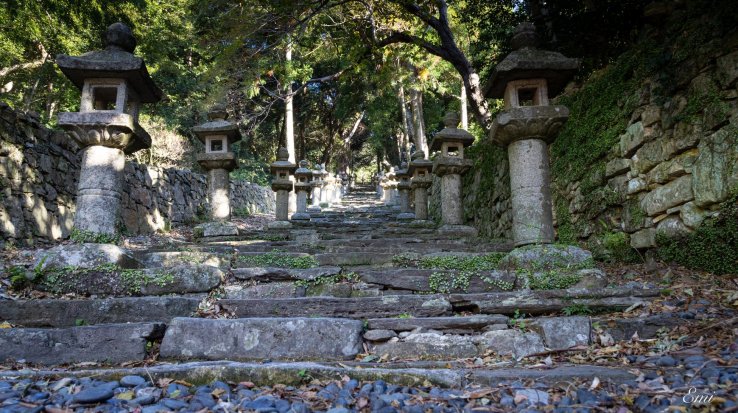 While “The Golden Temple” featured in the game "Ghost of Tsushima" doesn't exist in the real world, fans speculate that it may be modeled after a temple called "Banshoin" in Izuhara.
