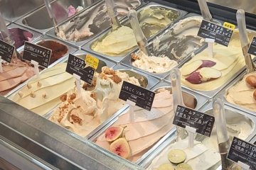 Enjoy delicious soft cream in all sorts of flavors!