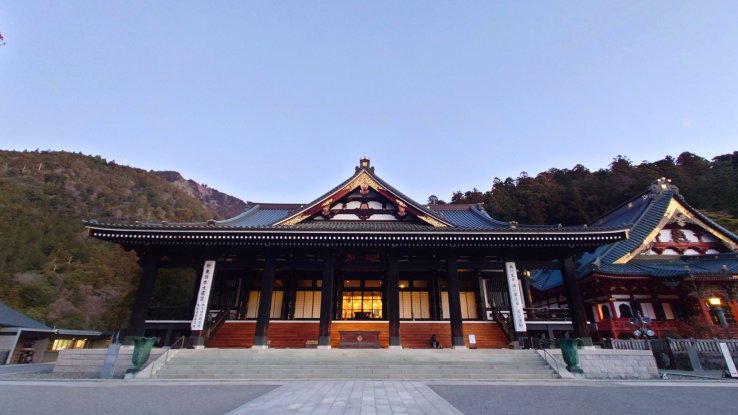 Kuon-ji after morning prayers