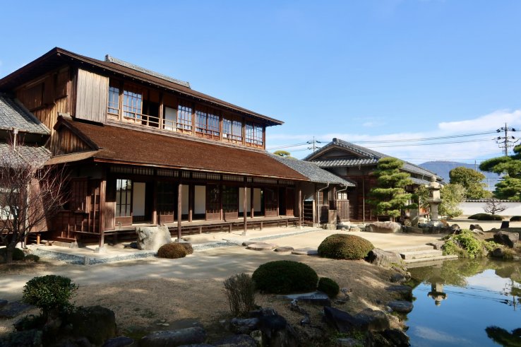 Eiunso’s exterior