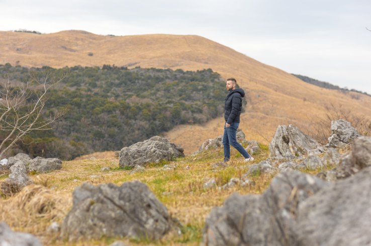 A British explorer roaming the Akiyoshidai plateau