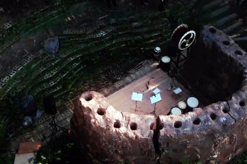 Stage before a concert at The Mountain Plaza ®