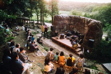 Setting during an open-air concert