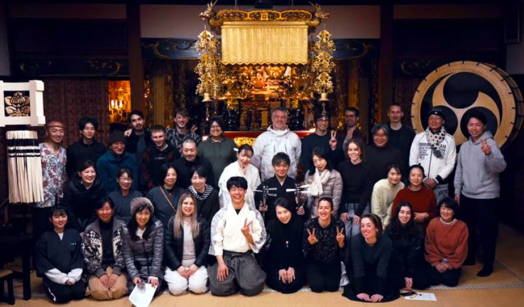 Yuranza artists in residence and audience at Kakurinbo