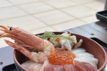 Seafood kaisendon, a beautiful mixture of seafood on rice