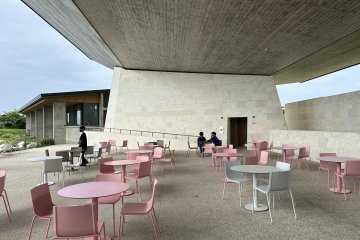 Banta Cafe seating