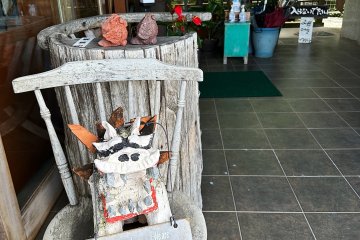 A Yachimun pottery shisa greets guests