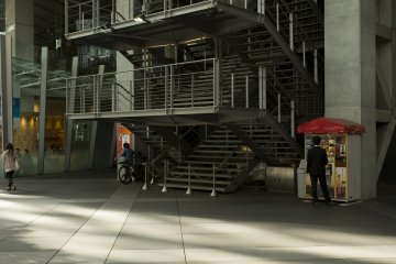 The plaza outside Tokyo International Forum was no less impressive and had many places to eat
