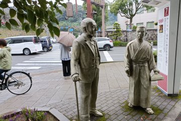 Statues tell all 