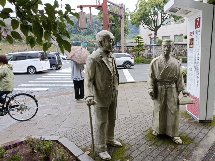 Statues tell all 