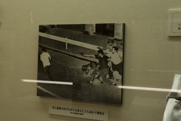 This depictions of gun battle was something extremely interesting at the Metropolitan Police Museum at Kyobashi