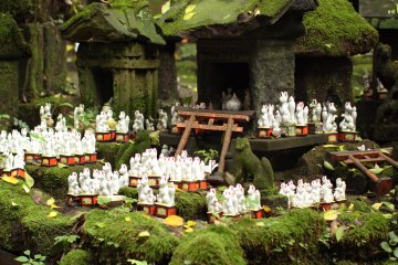 Endless inari statues at Sasuke Inari Shrine
